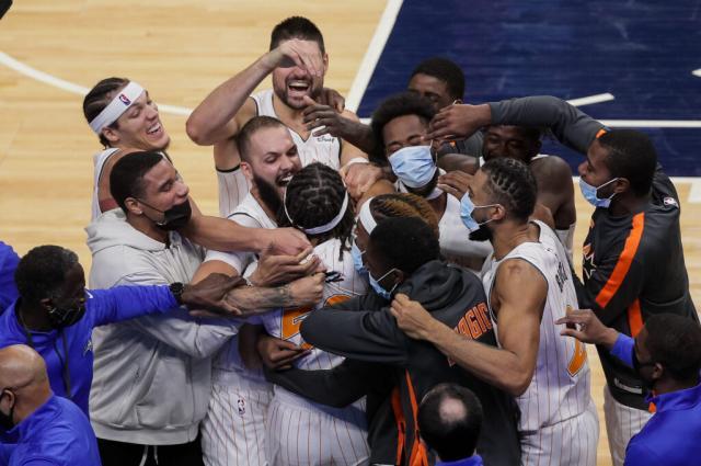 天天盈球-大场面不乱阵脚 新秀天秀绝杀助魔术脱身泥潭